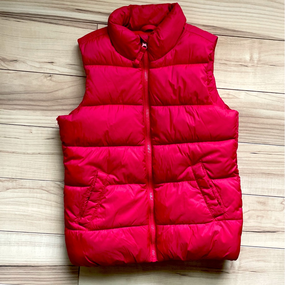 Old Navy; puffer vest; size M (8); red